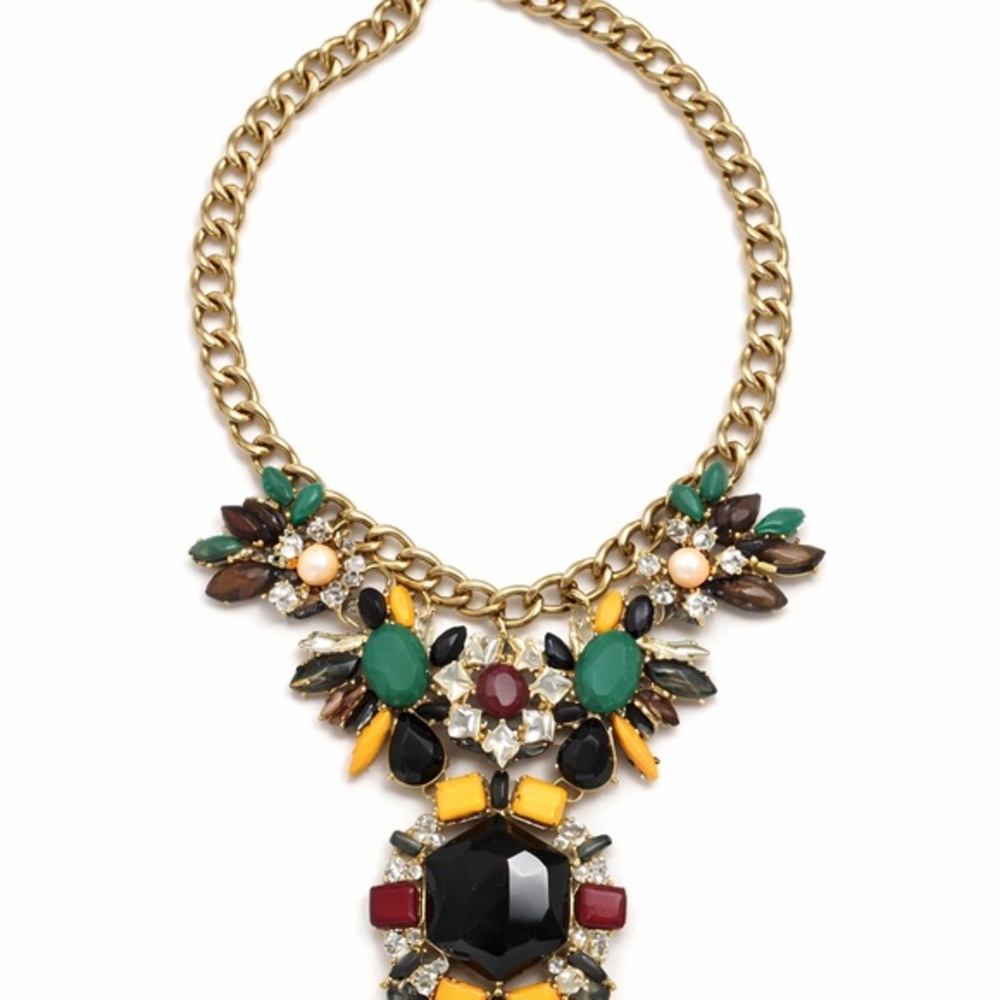 Elegant Gold and Black Statement Necklace